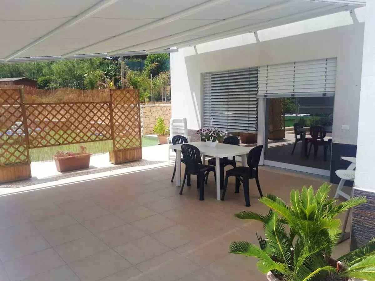 Spacious Villa With Sea And Mountain Views In ألكامو إيطاليا